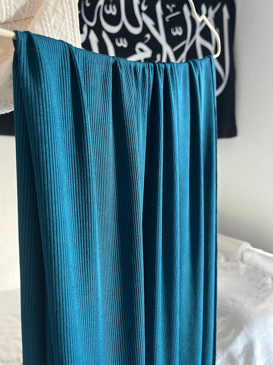 Teal-blue ribbed hijab