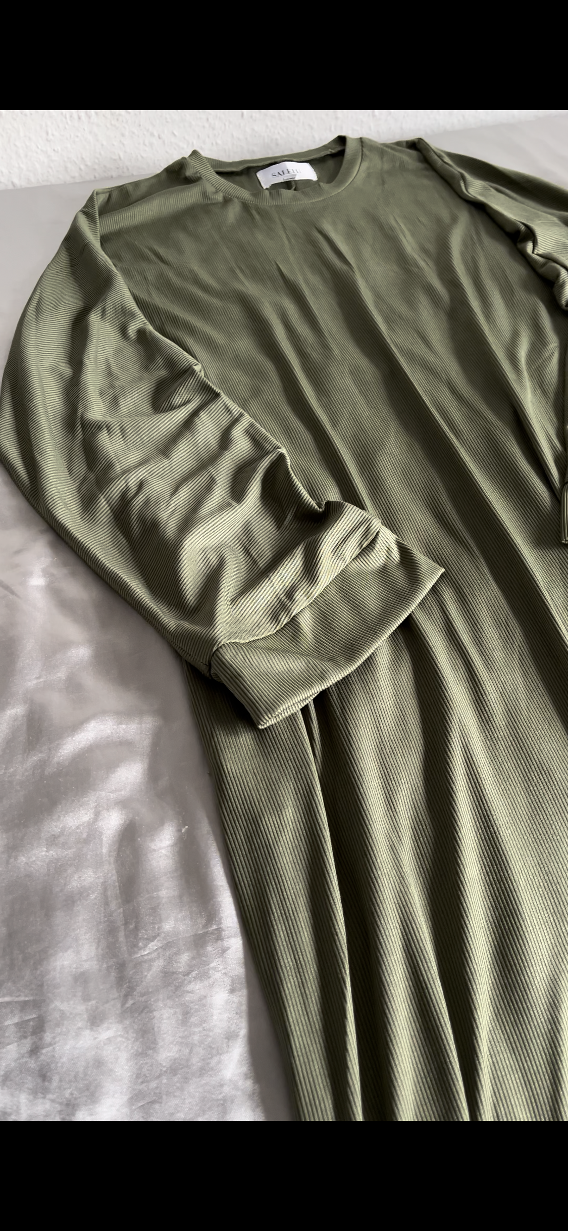 Olive-Green ribbed abaya