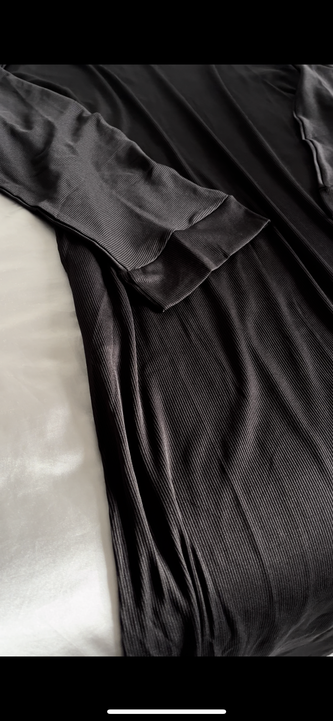Black ribbed abaya