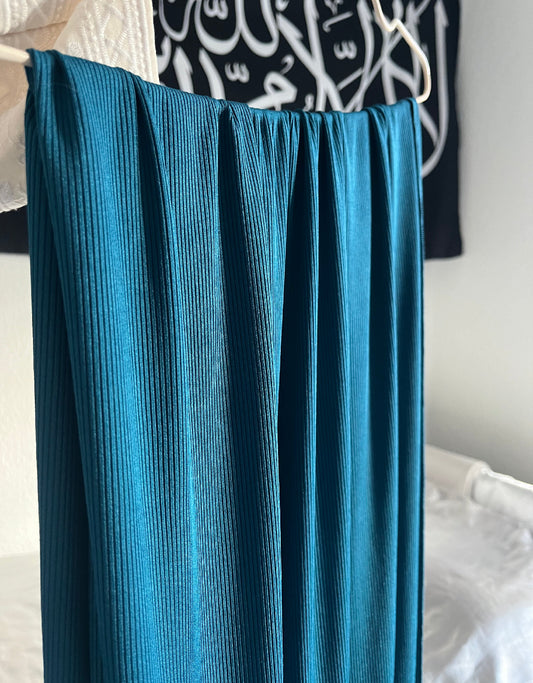 Teal-blue ribbed hijab