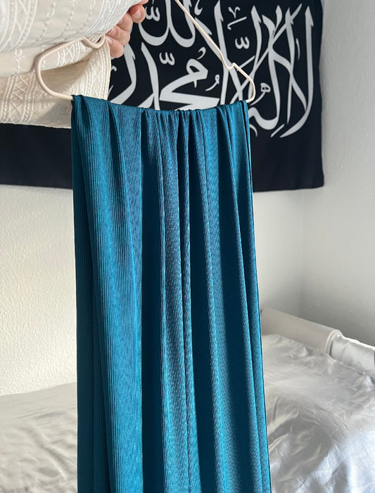 Teal-blue ribbed hijab