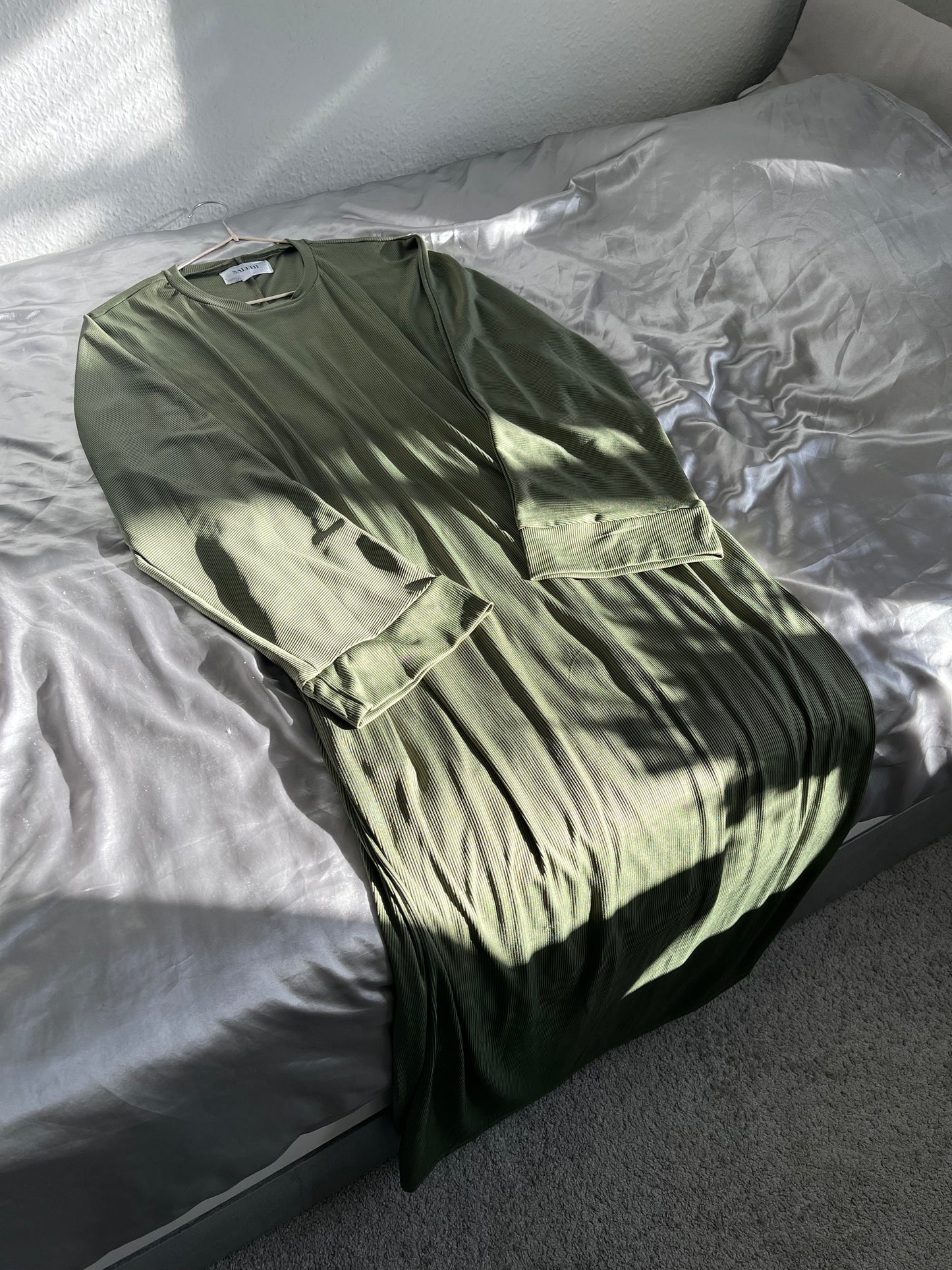 Olive-Green ribbed abaya